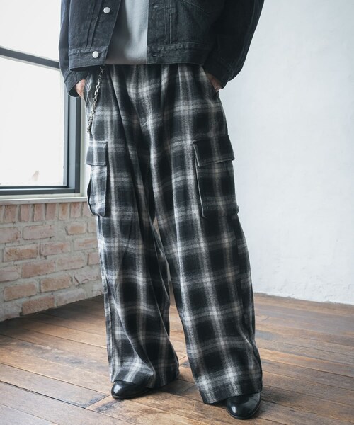 SENSE OF PLACE by URBAN RESEARCH(センスオブプレイスバイアーバンリサーチ)の「オンブレーチェックカーゴパンツ(その他パンツ・メンズ・BLACK/BLUE・M/L)」の4枚目の写真