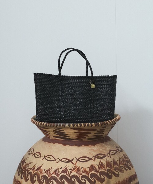 ADAM ET ROPE'（アダムエロペ）の「【Letra（レトラ）for SALON】PRAYA short XS/プラヤメル（かごバッグ・レディース・ブラック/ブラック系/オレンジ系・F）」の9枚目の写真