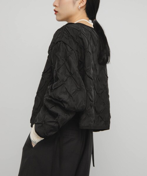 KBF（ケイビーエフ）の「シャーリングショートジャケット（ブルゾン・レディース・IVORY/BLACK・one）」の19枚目の写真