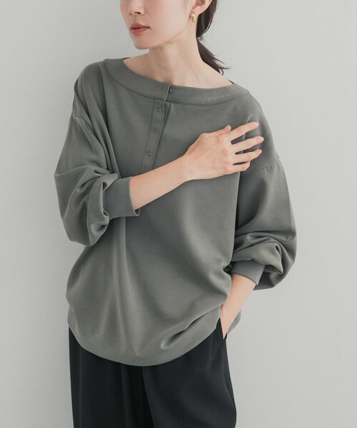 URBAN RESEARCH DOORS（アーバンリサーチドアーズ）の「2WAYフィブリルプルオーバー（Tシャツ/カットソー・レディース・CHARCOAL/KHAKI・Free）」の18枚目の写真