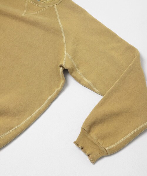 URBAN RESEARCH(アーバンリサーチ)の「A PRESSE Vintage Double V Sweatshirt(スウェット・メンズ・BLACK/GOLD・2/3)」の11枚目の写真