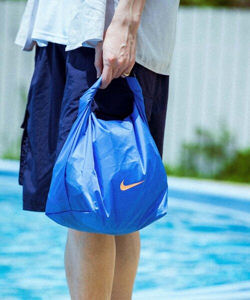 URBAN RESEARCH DOORS(アーバンリサーチドアーズ)の「NIKE SWIM ウォータープルーフバッグ(その他雑貨・メンズ・ブラック/ミント/ブルー・One)」の3枚目の写真