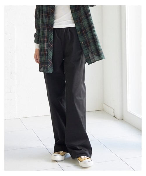 nissen（ニッセン）の「大きいサイズすごのびストレッチツイルカーブワイドパンツ（ゆったりヒップ）（パンツ・レディース・ビターキャラメル/キナリ/グレイッシュカーキ/黒/ミストモカ/ベージュ/アイスグレー/モスカーキ・L/LL/3L/4L/5L/6L/8L/10L）」の4枚目の写真