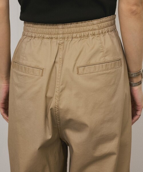 ADAM ET ROPE'（アダムエロペ）の「【WEB限定】2WAYミリタリータックカーゴパンツ［コットンブレンド］（カーゴパンツ・レディース・ベージュ/カーキ・F）」の20枚目の写真