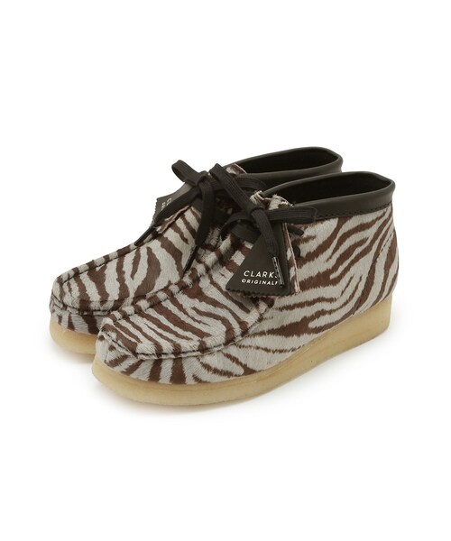 ADAM ET ROPE'(アダムエロペ)の「【CLARKS】WALLABEE BOOTS ZEBRA(モカシン/デッキシューズ・レディース・ホワイト系・36/37/38/39)」の2枚目の写真