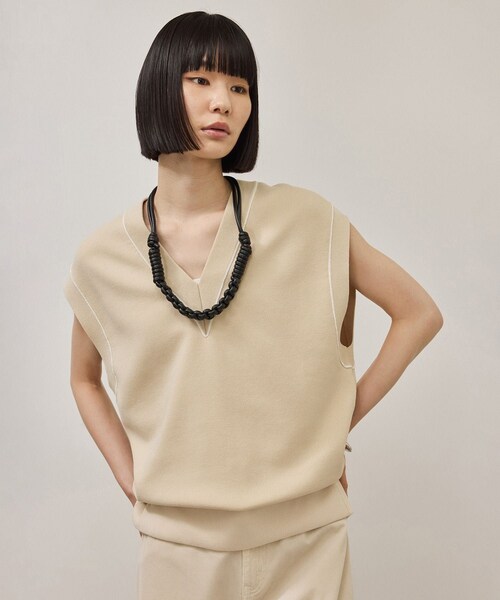ADAM ET ROPE'(アダムエロペ)の「2WAYニットジレ(ベスト・レディース・ブラック/ダークブラウン/ベージュ・F)」の3枚目の写真
