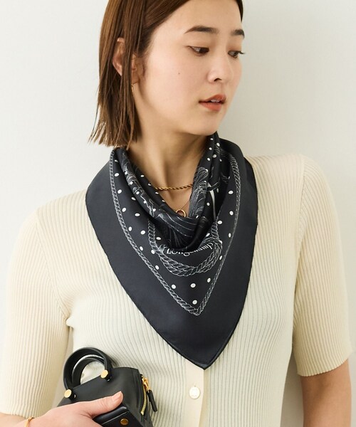 ROPE'（ロペ）の「ROPE' リバイバルシルクスカーフ/ Lサイズ・26AW（バンダナ/スカーフ・レディース・ブラック/オフホワイト/カーキ/ピンク/オレンジ・F）」の3枚目の写真