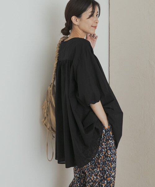 URBAN RESEARCH DOORS(アーバンリサーチドアーズ)の「コットンボイルVネックチュニック(チュニック・レディース・OFF/BLACK・M)」の15枚目の写真