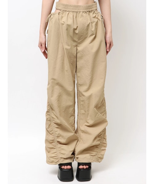 EMODA（エモダ）の「カットアウトギャザーパンツ（その他パンツ・レディース・ブラック/ベージュ/カーキ・F）」の3枚目の写真