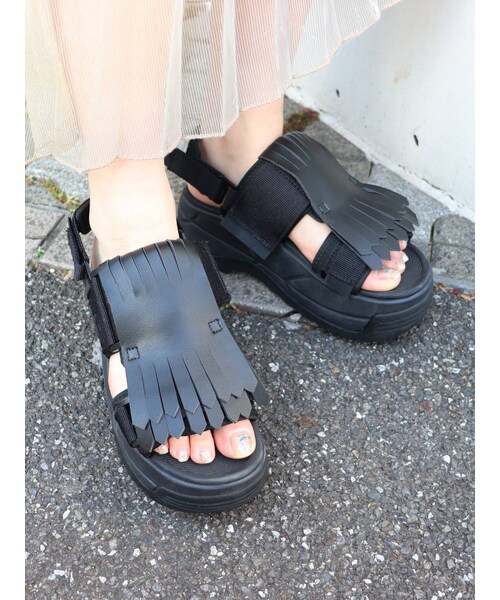 MURUA（ムルーア）の「【MURUA×SHAKA】2WAYキルトチャンキーサンダル（サンダル・レディース・ブラック/ホワイト・25/24/23）」の6枚目の写真