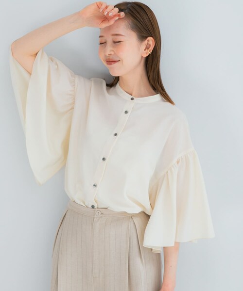 URBAN RESEARCH ROSSO（アーバンリサーチロッソ）の「『一部WEB限定カラー』UVカットウォッシャブルリネン混ブラウス（シャツ/ブラウス・レディース・OFF/NAVY/YELLOW/RED・Free）」の9枚目の写真