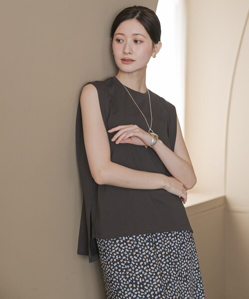 URBAN RESEARCH(アーバンリサーチ)の「汗染み防止ショルダータックカットソー(タンクトップ・レディース・OFF WHITE/CHARCOAL/BLUE GRAY・Free)」の16枚目の写真