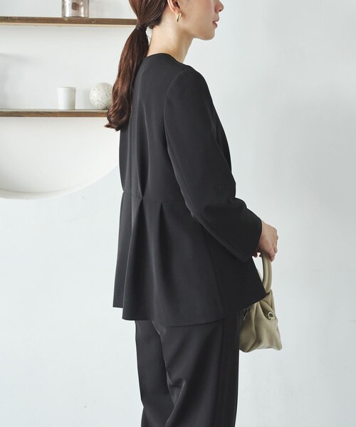 URBAN RESEARCH（アーバンリサーチ）の「ノーカラーペプラムジャケット（ノーカラージャケット・レディース・NAVY/BLACK・Free）」の7枚目の写真