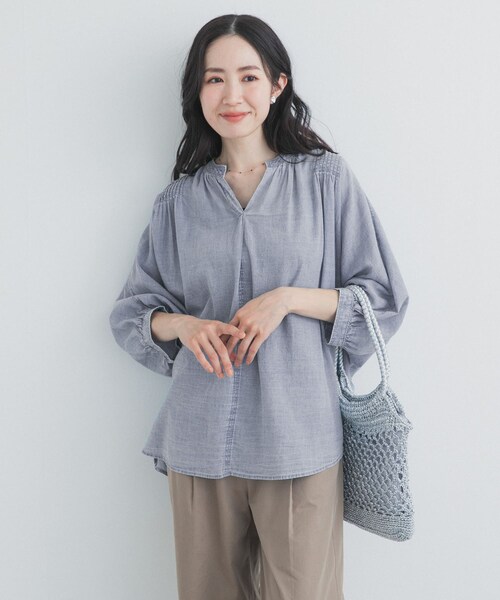 URBAN RESEARCH DOORS(アーバンリサーチドアーズ)の「シアーデニムピンタックドルマンブラウス(シャツ/ブラウス・レディース・INDIGO/L.INDIGO・Free)」の7枚目の写真