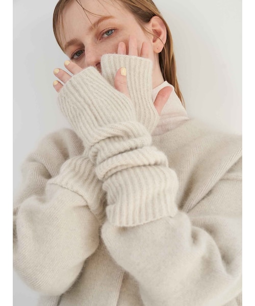 ELENDEEK（エレンディーク）の「CN RACCOON ARM WARMERS（その他雑貨・レディース・アイボリー/ベージュ/ブラック/キャメル・F）」の3枚目の写真