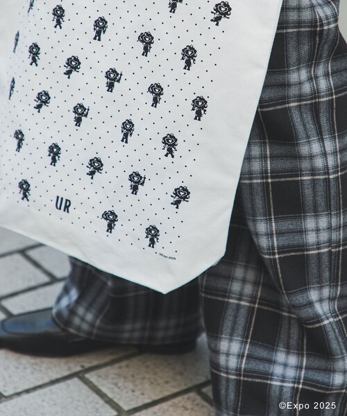 THE GOODLAND MARKET（ザグッドランドマーケット）の「EXPO2025 TOTE-DOT M（トートバッグ・レディース・WH/BK・M）」の4枚目の写真