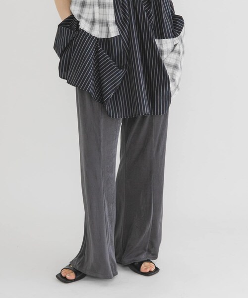 KBF（ケイビーエフ）の「シャイニーフレアイージーパンツ（その他パンツ・レディース・CHARCOAL/BLACK/BEIGE・One）」の14枚目の写真