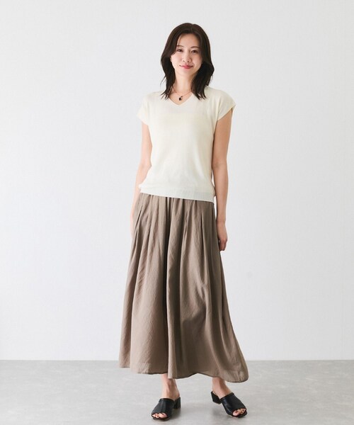 Jayro（ジャイロ）の「Vネックフレンチ袖ニット（ニット/セーター・レディース・ブラック/グレー/ベージュ/グリーン/ブルー/サックス/レッド/カラシ/オレンジ・F）」の22枚目の写真