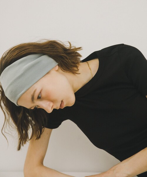 URBAN RESEARCH(アーバンリサーチ)の「decor『デコール』 Wide Hairband(ヘアバンド・レディース・CHARCOAL/BLACK/BROWN/OFF/BURGUNDY/SAX・-)」の5枚目の写真