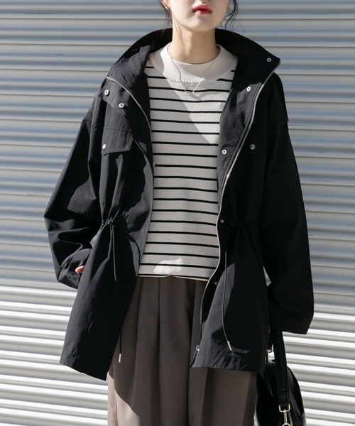 ITEMS URBANRESEARCH(アイテムズ アーバンリサーチ)の「『撥水/イージーケア』ライトフーディーブルゾン(ブルゾン・レディース・ECRU/BLK・Free)」の14枚目の写真