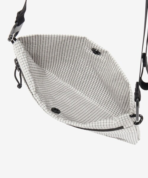 URBAN RESEARCH Sonny Label（アーバンリサーチサニーレーベル）の「THE NORTH FACE　RAFTER SHOULDER POUCH S（ショルダーバッグ・メンズ・ブラック/ティングレー・One）」の10枚目の写真
