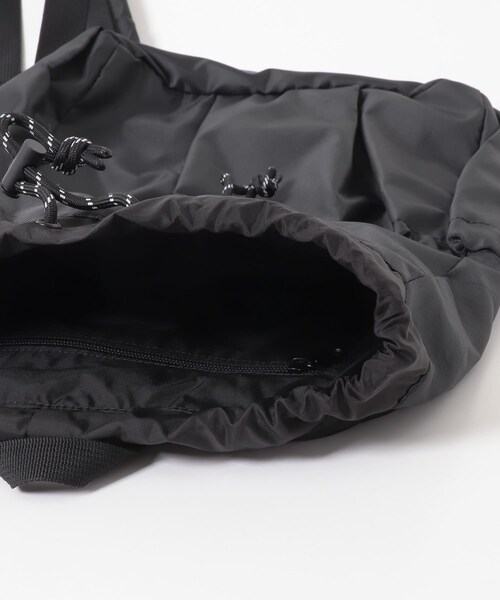 URBAN RESEARCH Sonny Label（アーバンリサーチサニーレーベル）の「撥水ワンショルダーボディバッグ（バックパック/リュック・レディース・ブラック/ブラウン・One）」の6枚目の写真