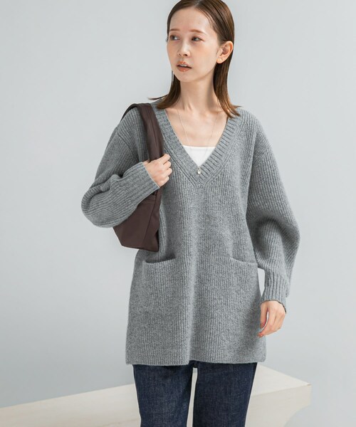 URBAN RESEARCH ROSSO（アーバンリサーチロッソ）の「アルパカ混カーブスリーブVネックプルオーバー（ニット/セーター・レディース・GRAY/PINK/NAVY・Free）」の6枚目の写真