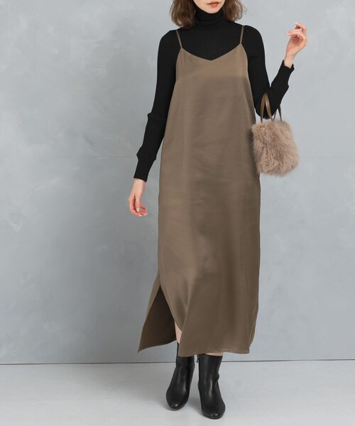 URBAN RESEARCH ROSSO（アーバンリサーチロッソ）の「サテンキャミワンピース（ワンピース・レディース・KHK.BROWN/L.BEIGE/BLUEGRAY・FREE）」の4枚目の写真