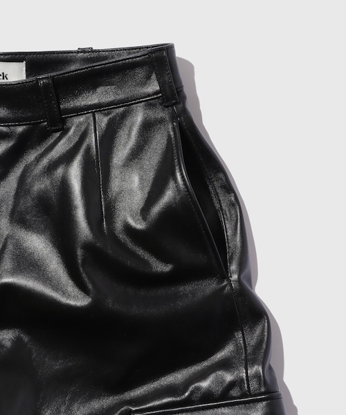 ADAM ET ROPE'（アダムエロペ）の「【TONYWACK/トニーウェック】LAMB LEATHER CARGO SHORTS（カーゴパンツ・メンズ・ブラック・M）」の5枚目の写真