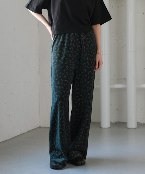 URBAN RESEARCH DOORS(アーバンリサーチドアーズ)の「FORK&SPOON ベロアプリントイージーパンツ(その他パンツ・レディース・BLACK/DARKGREEN・1/2)」の22枚目の写真