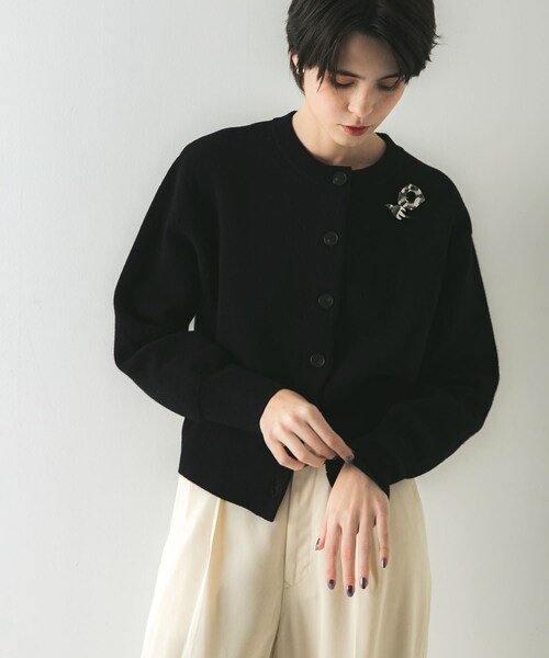 URBAN RESEARCH（アーバンリサーチ）の「ウールカシミヤショルダーパッドカーディガン（カーディガン/ボレロ・レディース・GRAY/BLACK/OFF・FREE）」の2枚目の写真