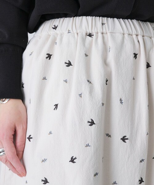 かぐれ（カグレ）の「ツバメ刺繍ラップスカート（スカート・レディース・IVORY/BLACK・Free）」の13枚目の写真