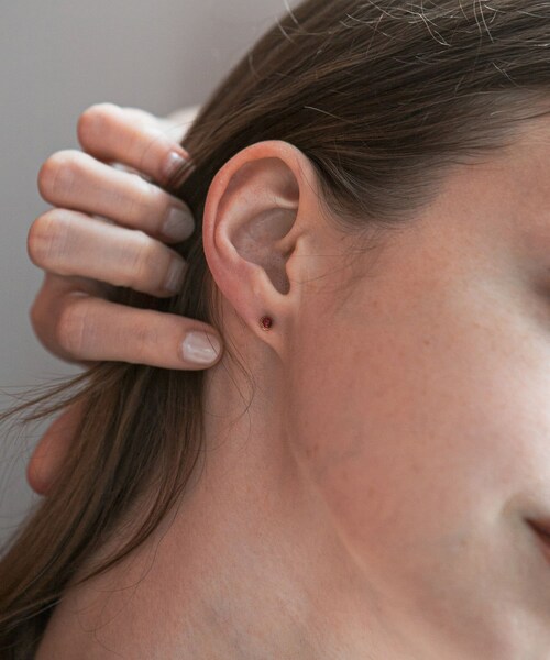 URBAN RESEARCH（アーバンリサーチ）の「ff by decor urban research　ストーンピアス（ピアス（両耳用）・レディース・グリーンオニキス/オニキス/オパール/ブルーロンドン/ルビー・-）」の5枚目の写真