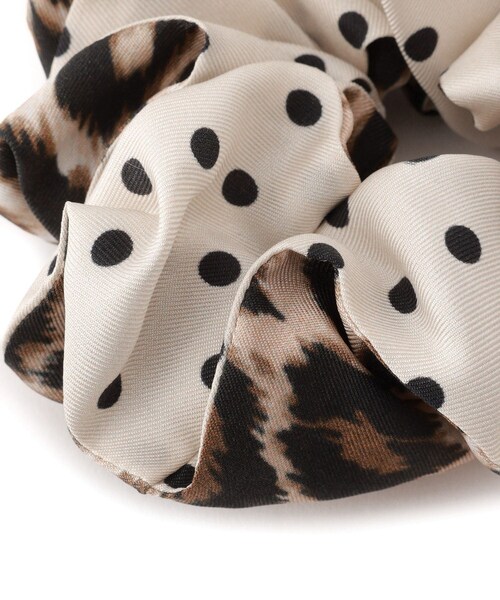 ADAM ET ROPE'（アダムエロペ）の「【J'aDoRe・一部店舗限定】【LA PRESTIC OUISTON】CHOUCHOU HAIR TIE（シュシュ・レディース・キナリ/キナリ系・F）」の5枚目の写真