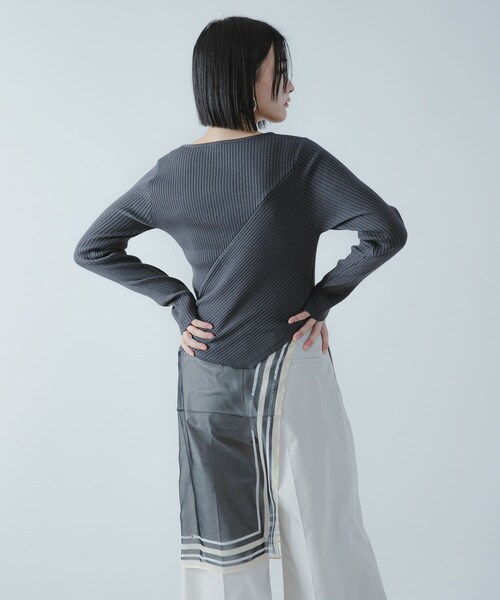 SENSE OF PLACE by URBAN RESEARCH(センスオブプレイスバイアーバンリサーチ)の「『洗濯可/防花粉』SKINProofアシメヘムボートネックセーター(ニット/セーター・レディース・CHARCOAL/IVORY/NAVY/PINK・One)」の18枚目の写真