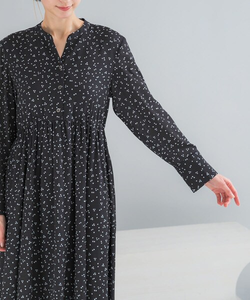 URBAN RESEARCH ROSSO（アーバンリサーチロッソ）の「『WEB限定』ランダムドットボリュームワンピース（ワンピース・レディース・NAVY/BLACK・Free）」の15枚目の写真