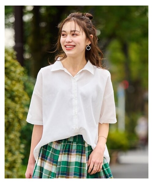 nissen（ニッセン）の「大きいサイズゆるシルエットシャツ（シャツ/ブラウス・レディース・チャコールグレー系ストライプ/サックス系ストライプ/ネイビー/オフホワイト・L/LL/3L/4L/5L/6L/8L/10L）」の8枚目の写真