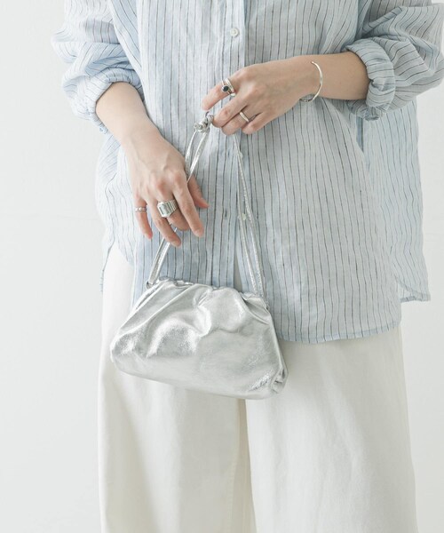 URBAN RESEARCH（アーバンリサーチ）の「レザーショルダーバッグ（ショルダーバッグ・レディース・BLACK/BROWN/SILVER・-）」の20枚目の写真