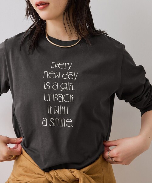 VIS（ビス）の「ロゴ＆フォトアソートプリントロンT（Tシャツ/カットソー・レディース・チャコール/ホワイト/ホワイト系・F）」の17枚目の写真