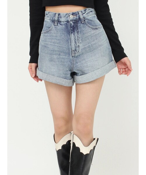 EVRIS（エヴリス）の「ロールアップデニムショートパンツ【セットアップ着用可能】（その他パンツ・レディース・アイスブルー/インディゴ・S/M）」の2枚目の写真