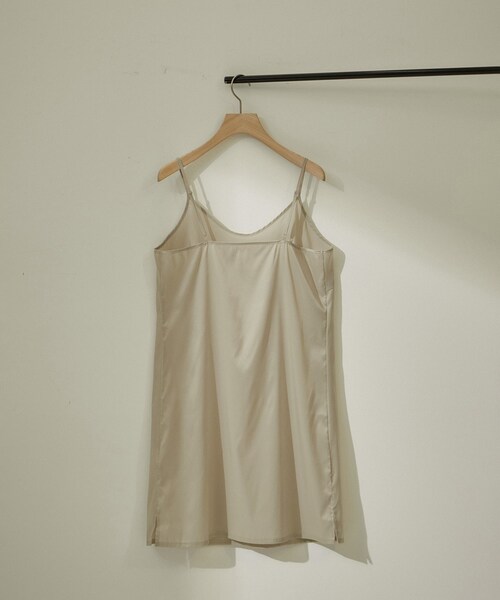ADAM ET ROPE'（アダムエロペ）の「ペチコートワンピース【着丈調整可能】（その他アンダーウェア/インナー・レディース・ブラック/ベージュ・F）」の4枚目の写真