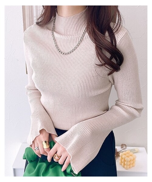 nissen（ニッセン）の「袖フレアハイネックニット（ニット/セーター・レディース・クロ/キナリ/クロ×オフ・F）」の2枚目の写真