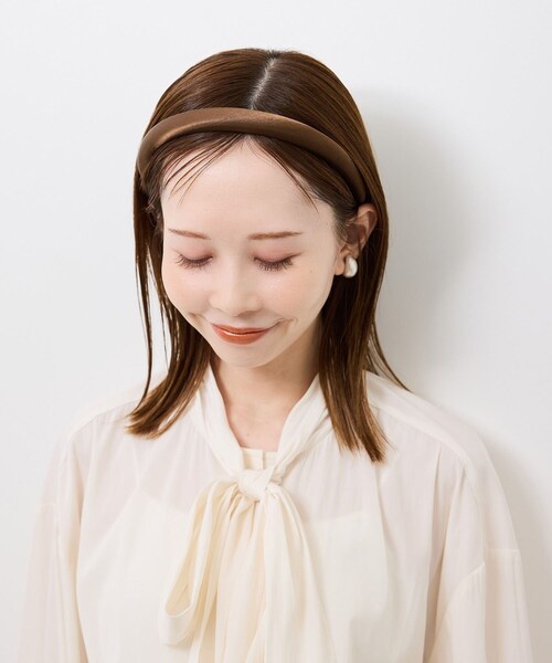 ROPE' PICNIC（ロペピクニック）の「プレート付きサテンカチューシャ（カチューシャ・レディース・ブラック/ブラウン系/ベージュ系・F）」の6枚目の写真