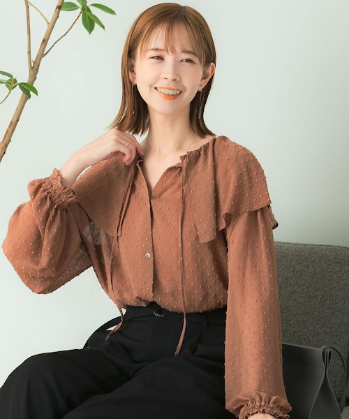 URBAN RESEARCH ROSSO（アーバンリサーチロッソ）の「ジャガードケープブラウス（シャツ/ブラウス・レディース・off/camel/black・FREE）」の3枚目の写真