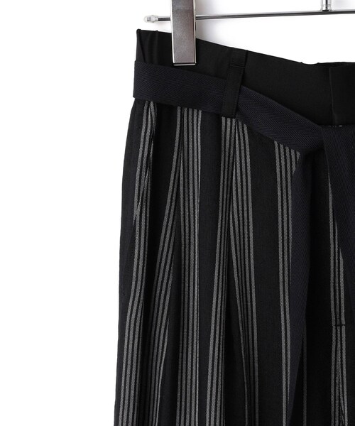 ADAM ET ROPE'(アダムエロペ)の「ストライプイージーパンツ(その他パンツ・レディース・ブラック系/サックス・36/38)」の9枚目の写真