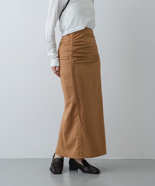 SENSE OF PLACE by URBAN RESEARCH(センスオブプレイスバイアーバンリサーチ)の「シャーリングスカート(スカート・レディース・IVO×BLK/BLACK/MTD×ORG・S/M)」の3枚目の写真