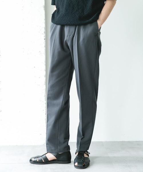 URBAN RESEARCH DOORS（アーバンリサーチドアーズ）の「サマーウールライクテーパードトラウザー（その他パンツ・メンズ・BLACK/CHARCOAL/GREIGE/KHAKI・S/M/L/XL）」の2枚目の写真