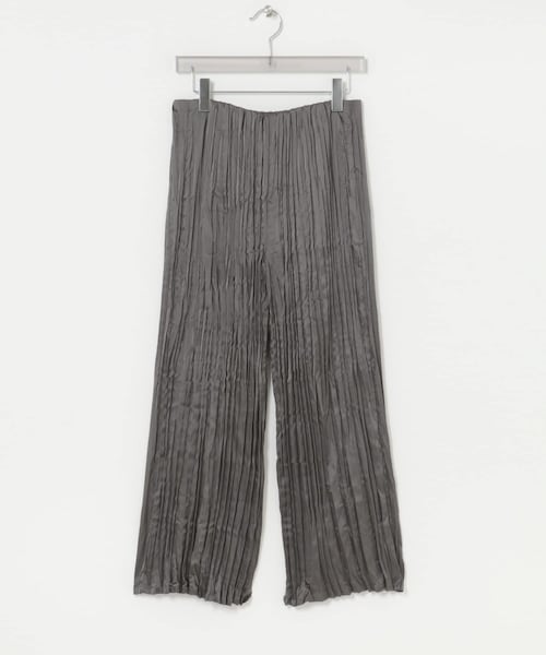 URBAN RESEARCH(アーバンリサーチ)の「Studio Doe SATIN PLEATED EASY PANTS(その他パンツ・レディース・CREAM/BLACK/GREY・S/M)」の3枚目の写真