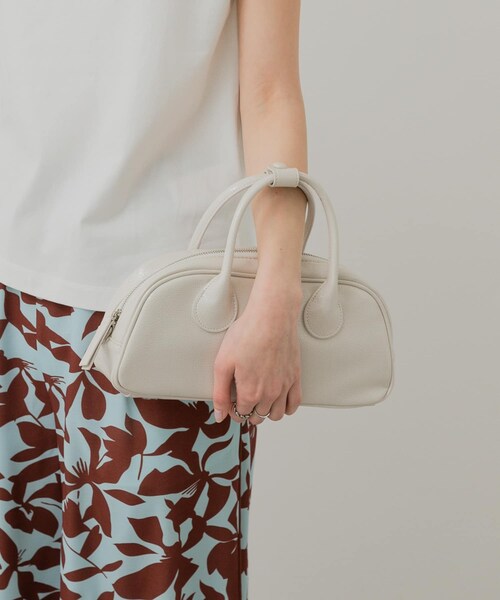 SENSE OF PLACE by URBAN RESEARCH(センスオブプレイスバイアーバンリサーチ)の「ラウンドスクエアボストンバッグ(ボストンバッグ・レディース・IVORY/BLACK/RED・one)」の4枚目の写真