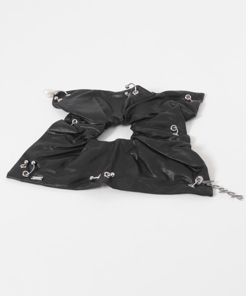 URBAN RESEARCH ROSSO（アーバンリサーチロッソ）の「heyep　F Leather Piercing Scrunchie（ヘアゴム・レディース・BLACK・-）」の3枚目の写真
